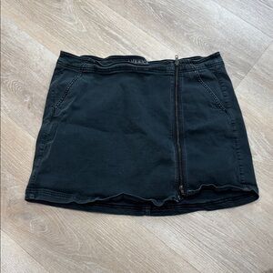 American Eagle Black Skirt
